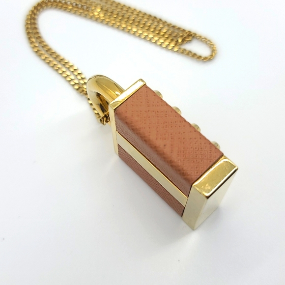 Michael Kors Padlock Pendant in Brown Pebble Leather & Gold Plating 👑 - Picture 4 of 14